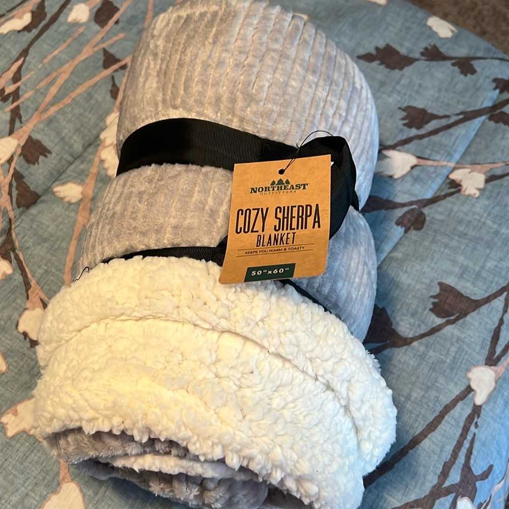 NET Cozy Sherpa 50” x 70” blanket
